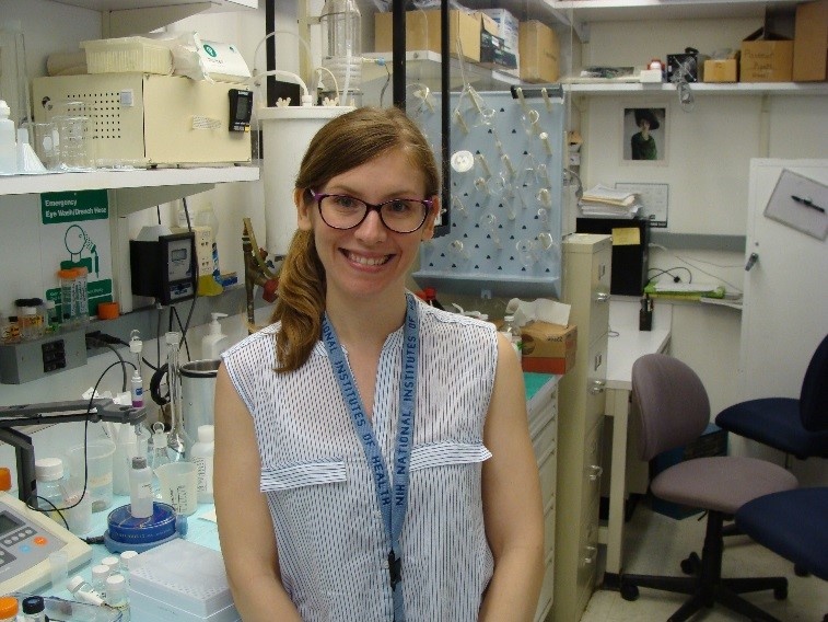 Photo of Maria Queralt-Martin in the lab.