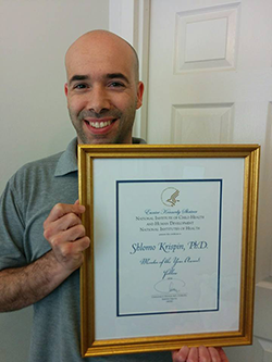 Shlomo Krispin holding certificate.