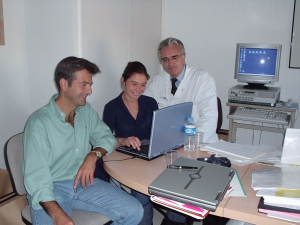 Dr. Stratakis and fellow doctors in front of computer.