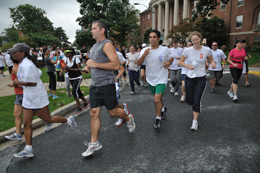 Panel 3: Runners running